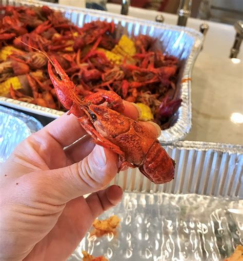 Peeling Crawfish, squeeze the tail and pull out the meat. 1. Pinch the head between your fingers and twist the tail, you should be holding the head in one hand and the tail in the other. The head should twist off easily. If it doesn’t, the crawfish may not be fully cooked.